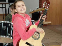dziewczynka gitara dziewczynka gitara